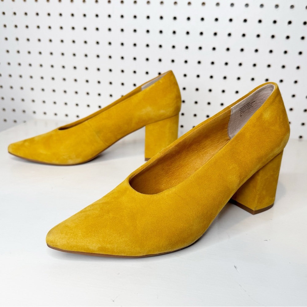 Seychelles | Rehearse Pointy Toe Pump In Mustard Suede Sz. 8